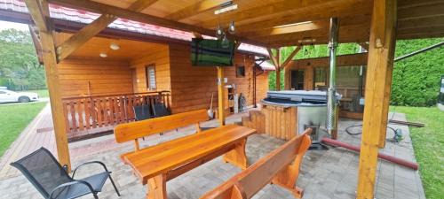Sanok Casa | Ranczo Bieszczady 2 - Domek z Sauną i Jacuzzi