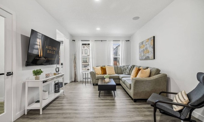 Southeast Calgary Apartamento | Rangeview Retreat | A/C | Dogs Ok | Modern | Large