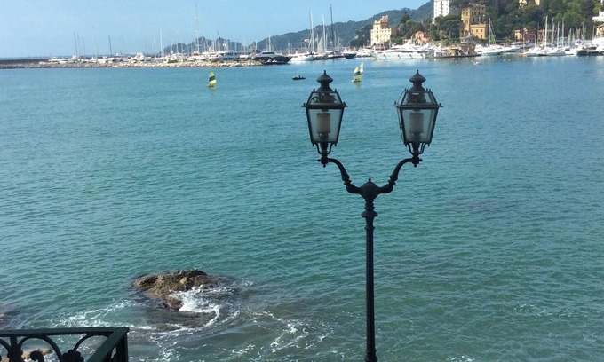 Rapallo Apartamento | Rapallo: Elegante apartamento señorial con vistas al mar! Wi-Fi!