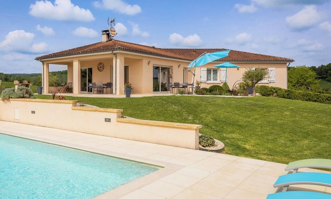 Saint-Rabier Casa | Raphaelle, espaciosa villa con piscina privada y estudio: paz, espacio, super servicio