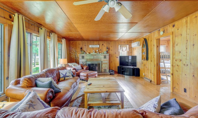 Rapid City Cabaña | Rapid City Cottage w/ Patio Near Beach Access!
