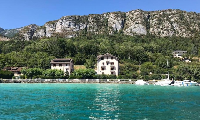 Bredannaz Apartamento | Rare 2 bedroom with private beach on Lake Annecy