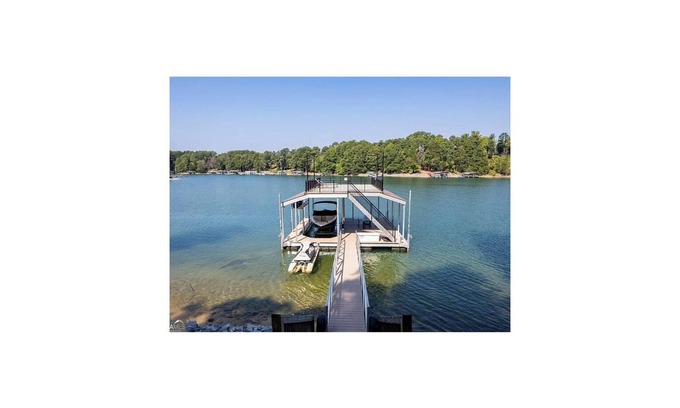 Buford Casa | Beautiful Floating Dock Charming 4Bedroom Home Minutes From Attractions