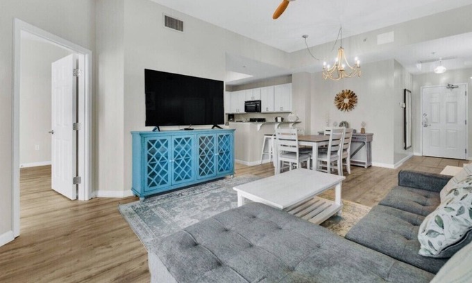 Indian Bayou Condominio | Rare end unit w/ 2 King beds *Steps from the Pool*