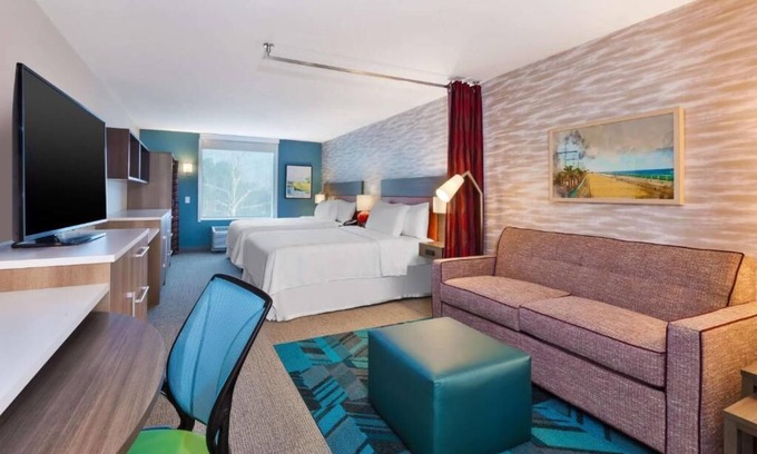Wilmington Hotel | Rare Find! 2 Units w/ FREE Breakfast, Outdoor Pool, Close to Wrightsville Beach!