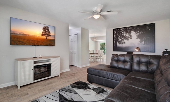 Tallahassee Casa | Rare Find 3b Pet Friendly Renovated