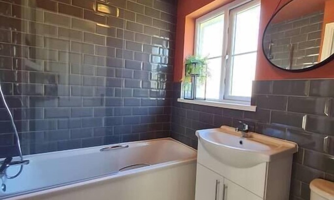 Merthyr Tydfil Casa | RARE FIND 3BR Detached with Garage Bike Park Wales