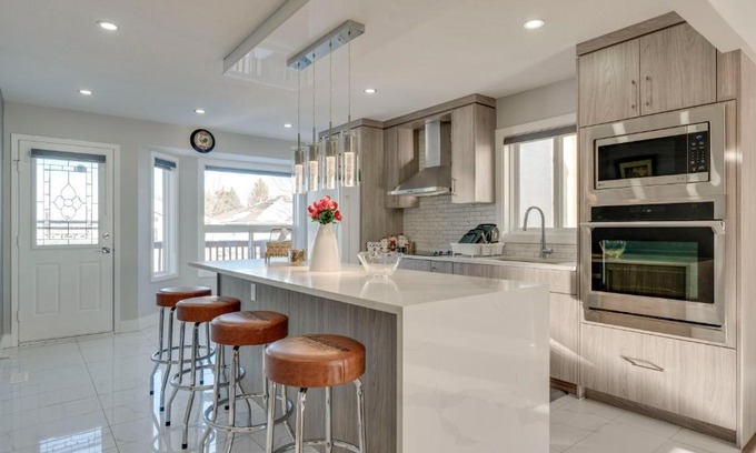 Calgary Chalet De Esquí | Rare Find fully renovated 6 bedroom 3 bath and both levels