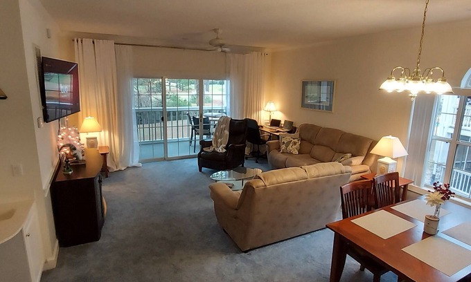 Central Myrtle Beach Condominio | RARE find Golf Course view Condo!