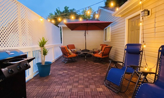 Charlotte Casa | Rare find! Home w/ a deck, mins 2 Uptown