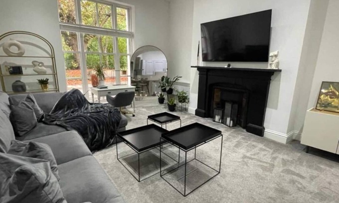 Sefton Park Apartamento | Rare Find! | Near Sefton Park & Lark Lane | Free Off-Street Parking