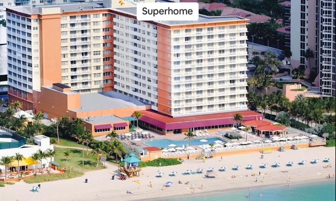 Sunny Isles Beach Villa | RARE FIND - Perfectly Located Relaxing Beach Front studio at the Marco Polo Resort - Collins Ave - Sunny Isles Beach - near aventura mall and more