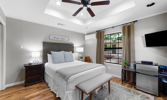 Crawford Apartamento | Queen Suite 11 Garden View@ Gathering Oaks Retreat