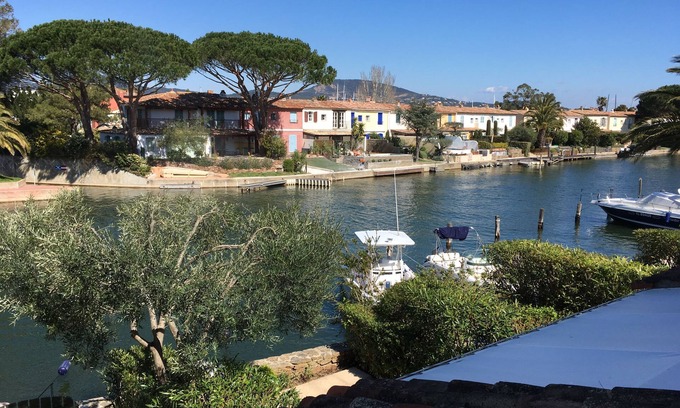 Port Cogolin Casa | Rara, casa de pescadores con 2 dormitorios, amplia terraza y amarre.