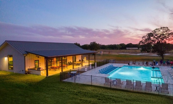 Bryan Cabina | Rare Gem! Full Kitchen, Pool, Pets Allowed, Near Hildebrand Equine Complex