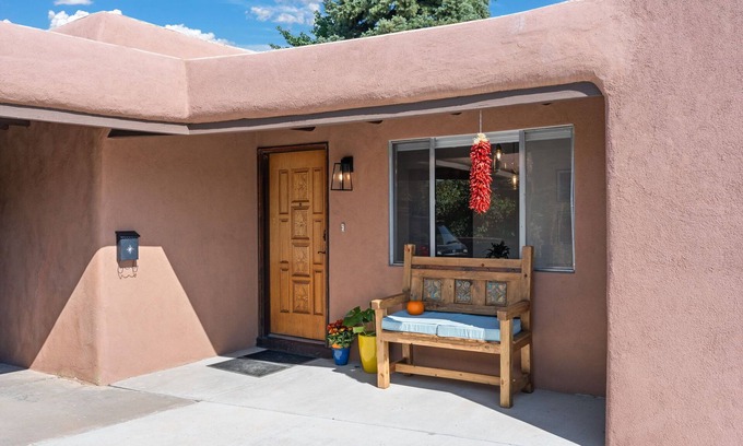 South Capitol Casa | Rare Gem in Santa Fe 2-bedroom, with AC, Wi-Fi