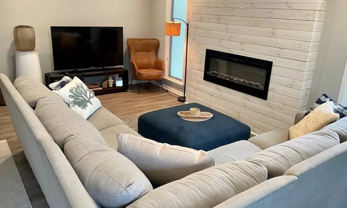 Lake Lotawana Casa | Rare! Modern & Cozy Lake House