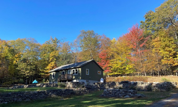 Town of Marbletown Cabina | Rare opportunity to rent Accord NY cabin with wood stove, expansive property