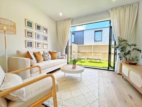 Grey Lynn Casa | Rare Retreat Stylish 2BR Townhouse vs AC & Parking