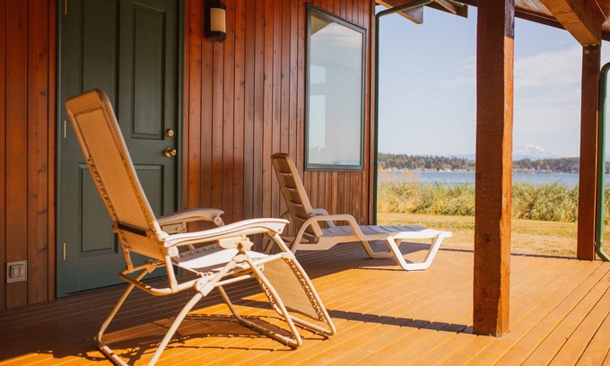 Lummi Island Casa | Rare Secluded Beach w/ Lush Lawn and Ocean Views