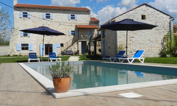 Modrusani Villa | Rara impresionante villa de piedra de Istria original convertida. 5 habitaciones. 14pax