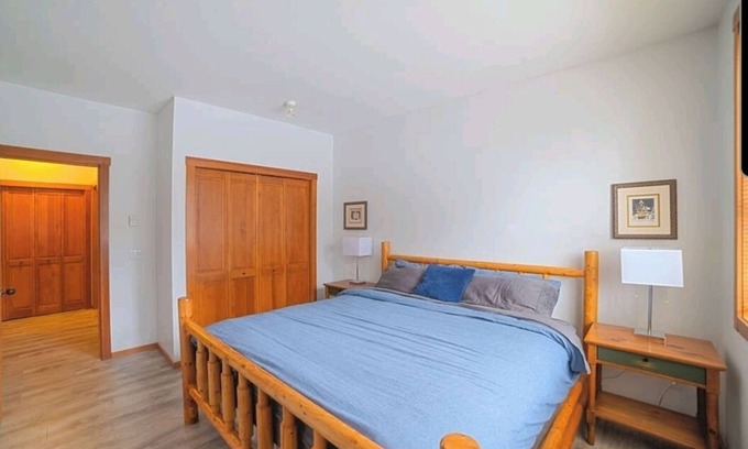 East Kootenay Casa | Rare Upper Village Townhouse w/ a garage for gear and tuning!