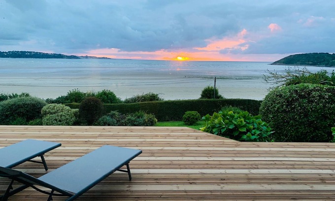 Saint-Michel-en-Greve Apartamento | RARE : Waterfront garden cocoon