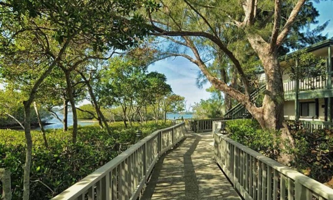 Vamo Condominio | Rarely Available 2/2 Unit at Pelican Cove