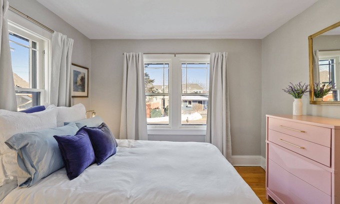 Wayzata Casa | Rarely Available - Downtown Wayzata Home