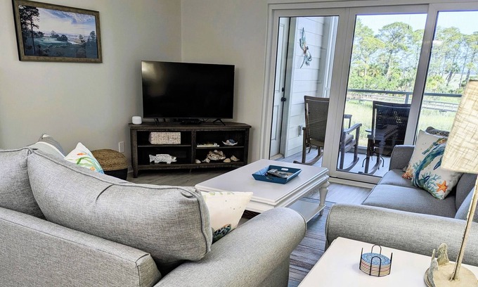 Saint Helena Island Condominio | Viernes check in disponible. Ver especiales a continuación! Ver comentarios sobre qué esperar