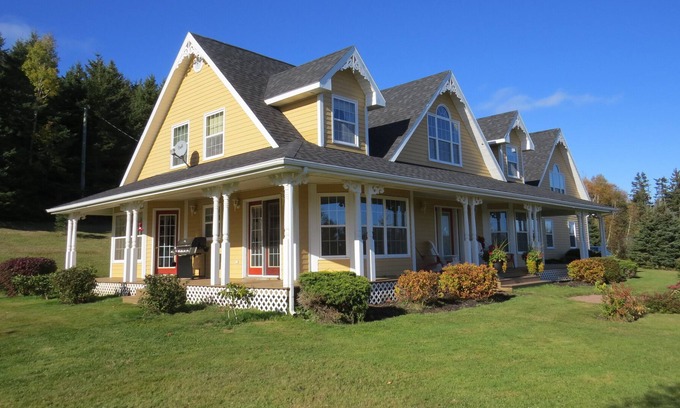 Anne's Land Casa | Rattenbury Hillside Escape