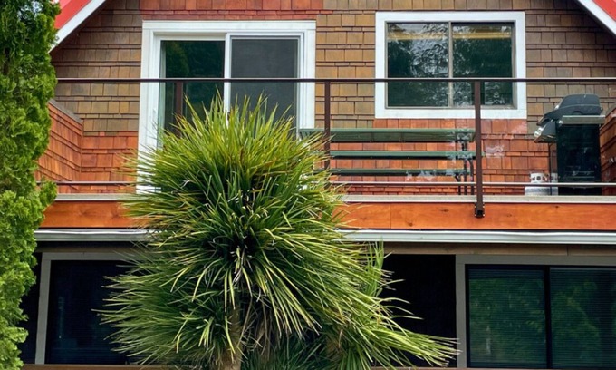Ucluelet Apartamento | Raven Lady Suite 201 - Downtown Ucluelet Condo