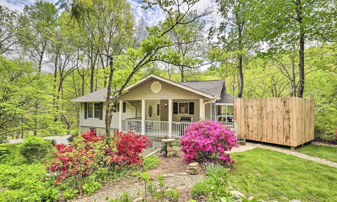 Zirconia Cabina | Raven Rock - 31 Acres, HOT TUB, Stream, fire Pit, Private, High Speed Internet