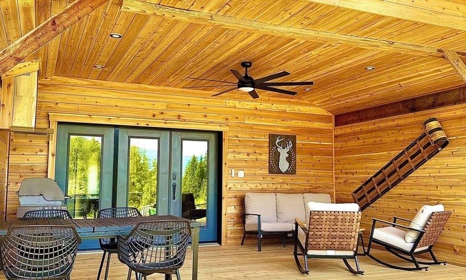Balfour Chalet De Esquí | RAVEN’S NEST *Tiny Luxury Mountain Chalet* Spectacular Indoor & Outdoor living!