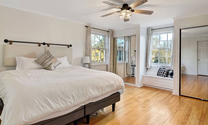 Valparaiso Casa | Ravine Retreat: Next to Ogden Gardens, Downtown Valparaiso & Close to the Dunes!