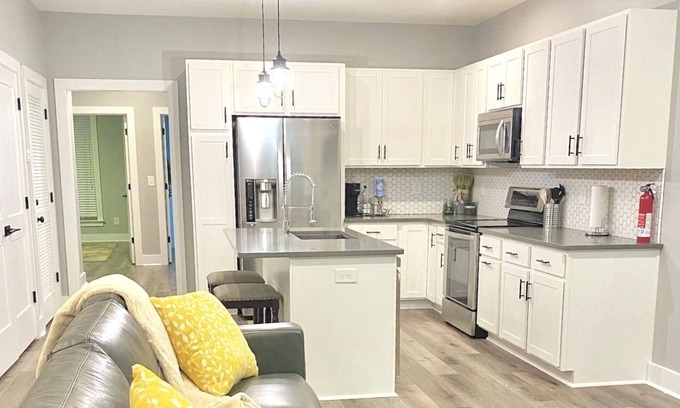 Dunean Condominio | Ravishing Condo 1.5 miles from Downtown Greenville - Cleaning Rate Included
