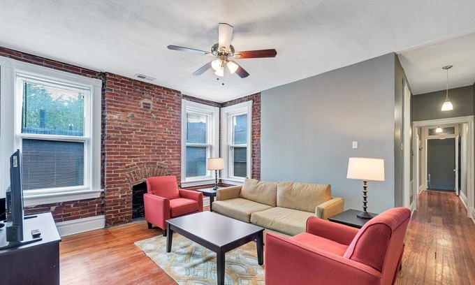 Benton Park Condominio | Ravishing Second Floor Unit in STL (2E)