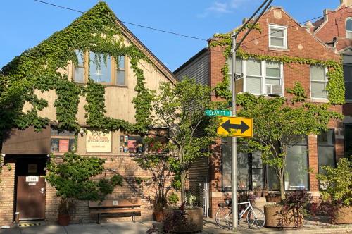 Bucktown Cama Y Desayuno | Ray's Bucktown Bed and Breakfast