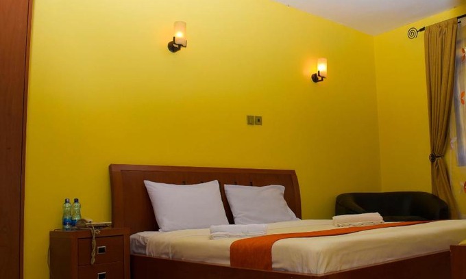 Central Business District Cama Y Desayuno | Raya Hotel