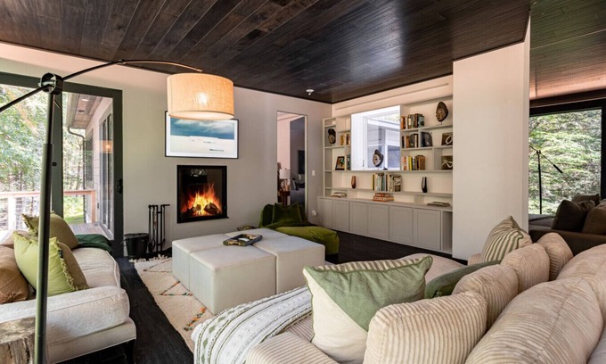 Woodstock Casa | NEW: Luxe Glass Contemporary w/ Pool + Guest House