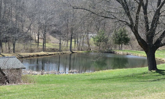 James Creek Casa | Raystown Farmhouse: Boat, Fish & Relax!