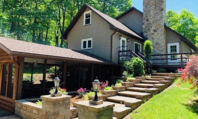 James Creek Casa | Raystown Mountain Escape - Views & Relaxing Spaces