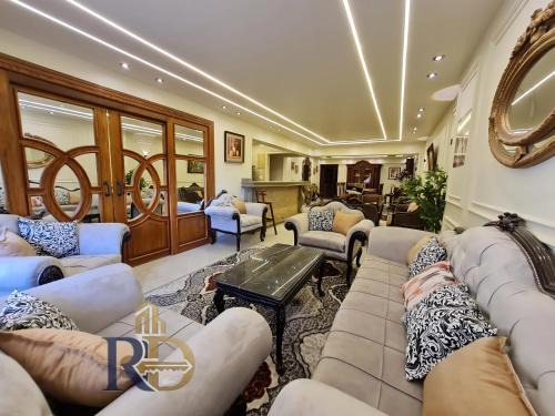 Al Duqqi Apartamento | RD Served Apartment 3-Bedroom Dokki - Ideal Location Downtown Cairo