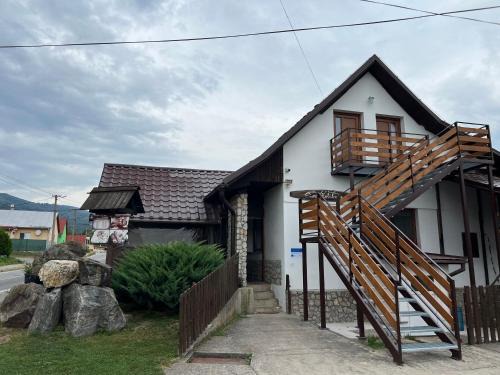 Hnusta Casa | Reštaurácia Koliba