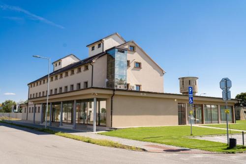 Nitra Casa | Reštaurácia s ubytovaním Mikov Dvor