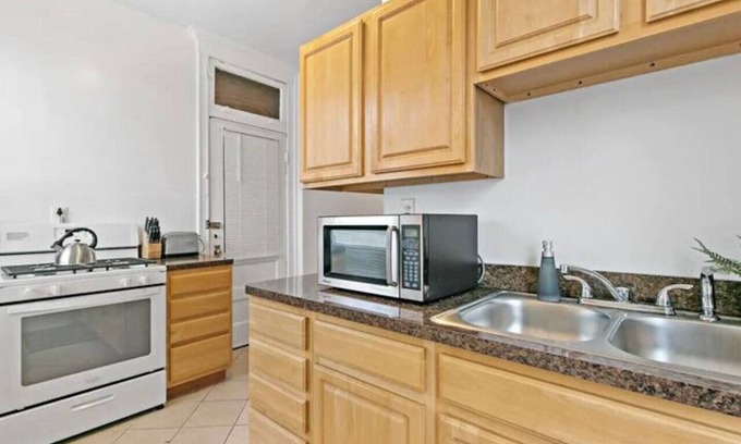 Wrigleyville Apartamento | Real Comfort in a 2BR APT close to Wrigley Field