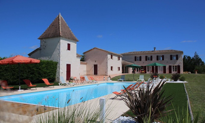 Roquecor Villa | Real estate complex comprising an elegant new stone property in the Quercin.