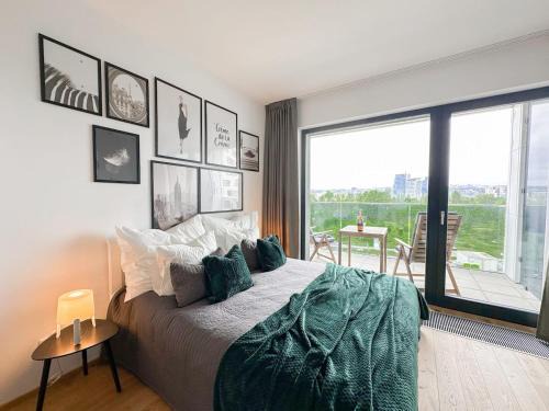 Karlin Apartamento | REAL Living by REFA Balcony Retreat 91