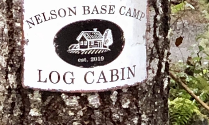 Paradise Estates Cabina | Real log cabin 1 bedroom & loft, full sz. appliances, wood stove, Clawfoot tub