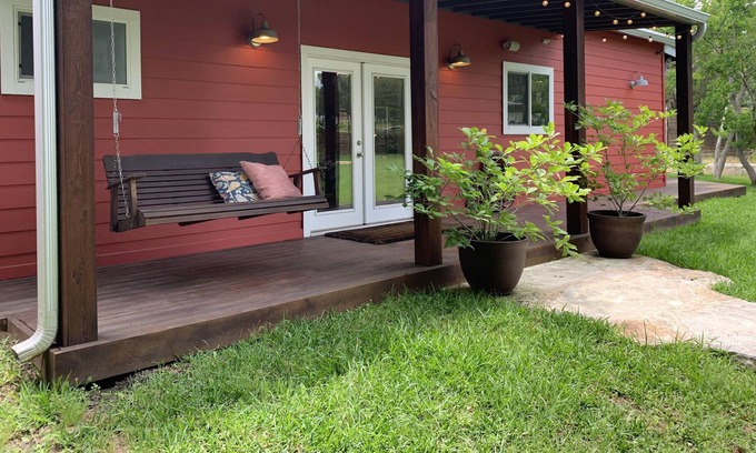 West Oak Hill Casa | Real Texas Barn - Conveniencia de la ciudad, encanto rural - 1300 pies cuadrados, 1b / 1b